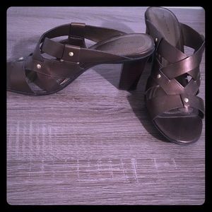 Tahari metallic brown heeled sandals size 7.5